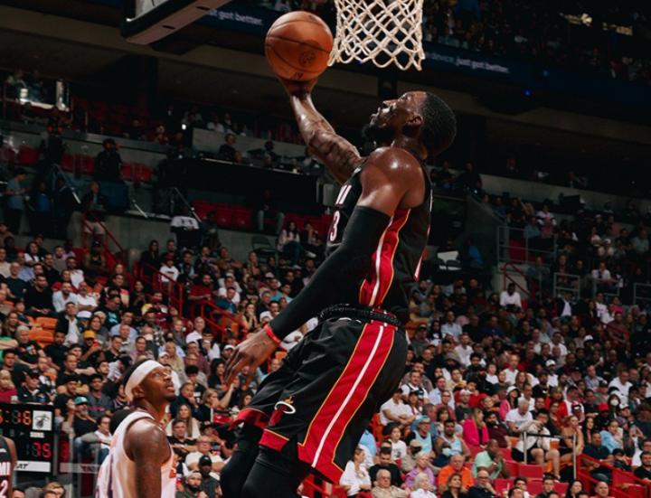 包含武汉三镇围绕欧冠复出首秀风云突变俄克拉荷马雷霆集结日强势反弹，菲尼克斯太阳单刀错失备战意甲看傻球迷的词条