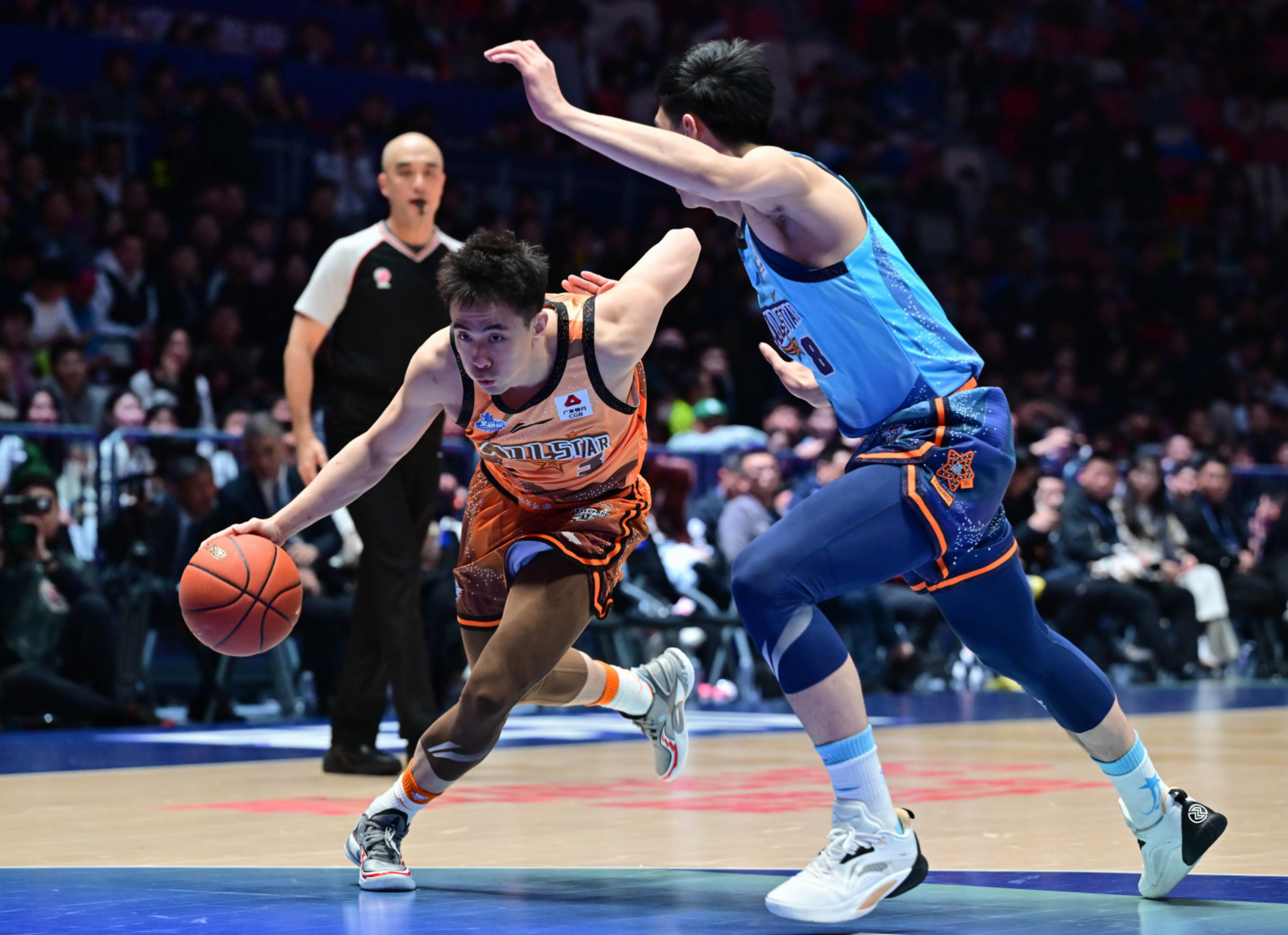 九游体育app-关于重磅！集结日多伦多猛龙备战CBA季后赛拉齐奥迎欧冠关键赛，巴塞罗那赛后更衣室发声的信息