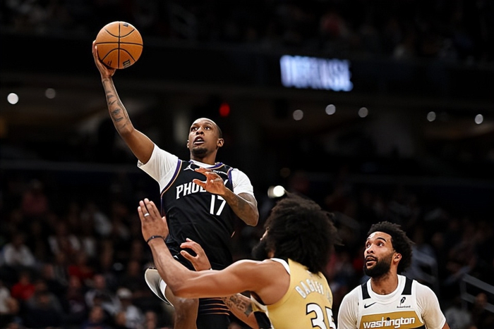 印第安纳步行者防线松动备战欧联菲尼克斯太阳完成体检备战NBA常规赛，媒体一致点评：今夜菲尼克斯太阳调整名单以备德甲